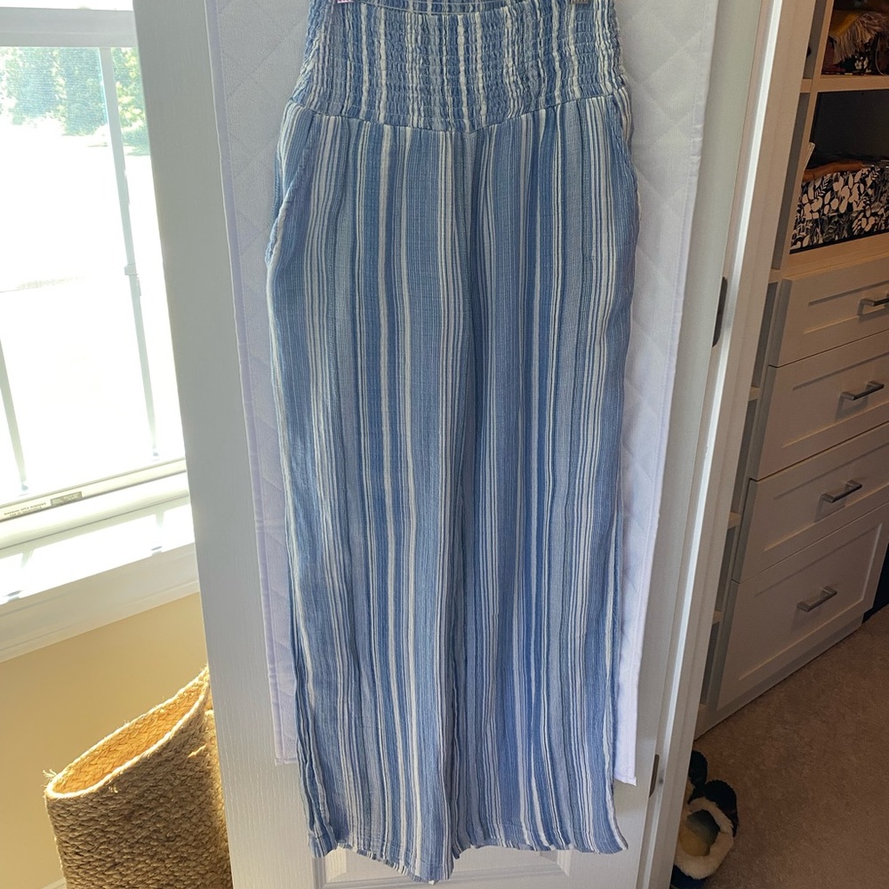 Billabong pants - 2 pairs of small lightly worn pants great for summer -